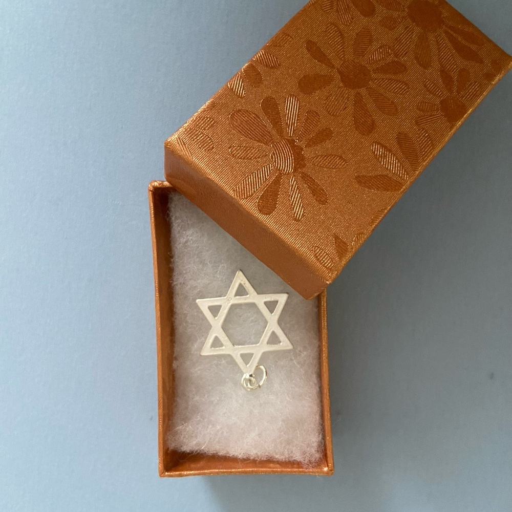 Elegant Silver Star of David Pendant